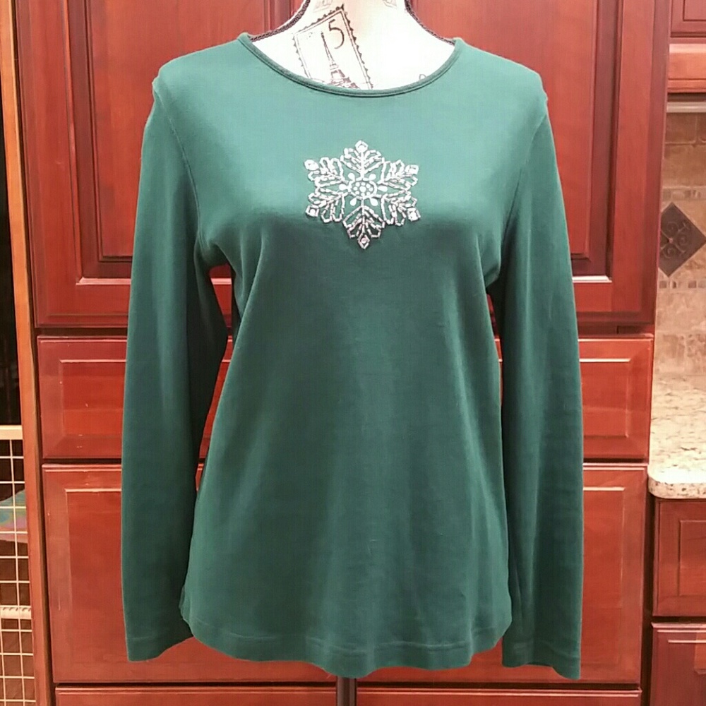 Ladies long sleeve size medium pull over shirt.